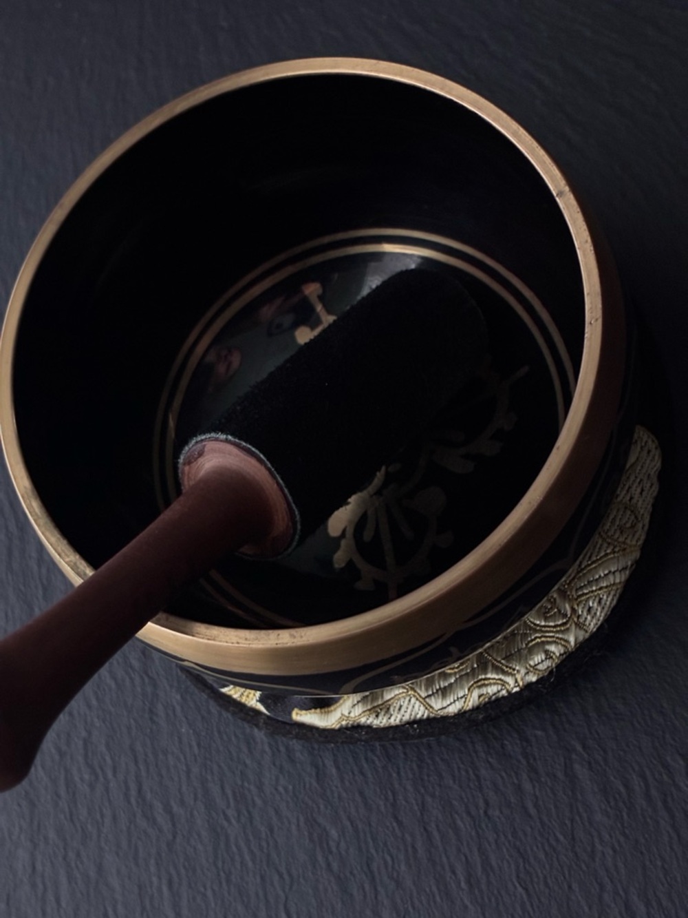 Black and Gold Tibetan Singing Bowl Set